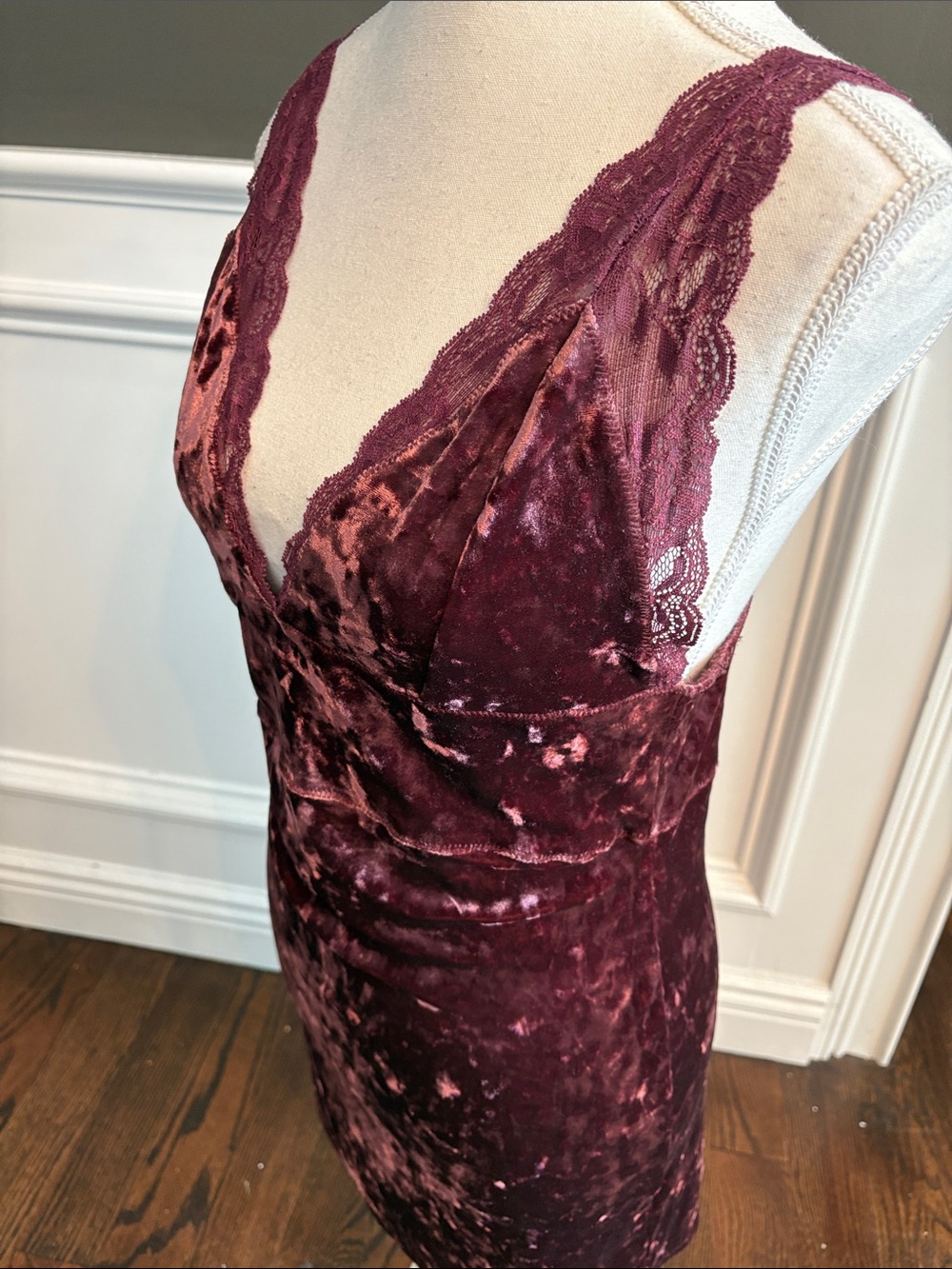 Lace-Trim Velvet Mini Dress in plum - Picture 3 of 9